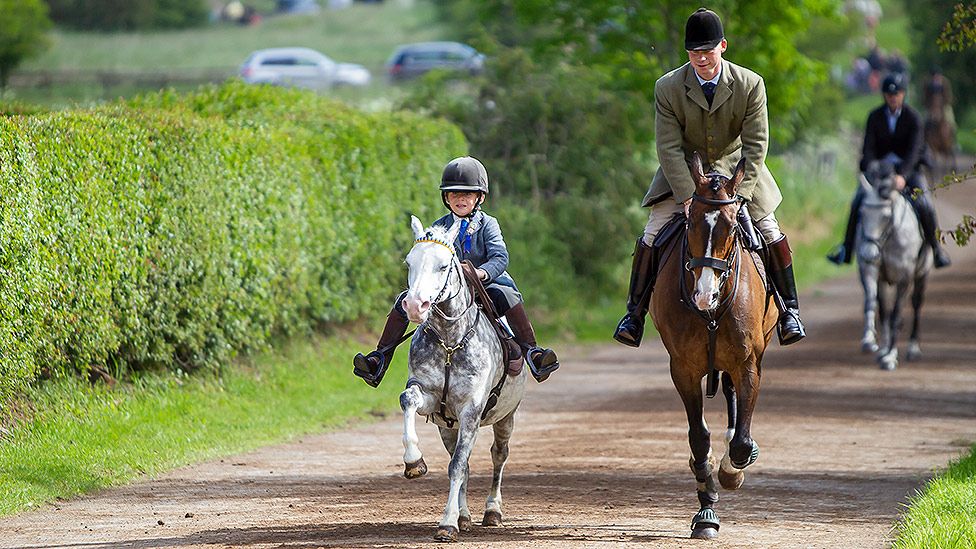 Hawick common ridings return after Covid cancellations - BBC News