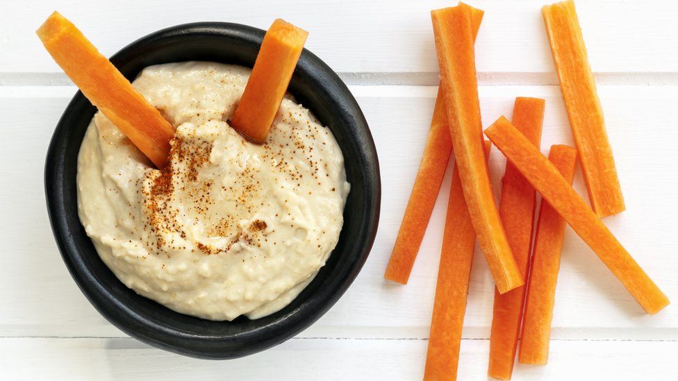 Hummus with carrots