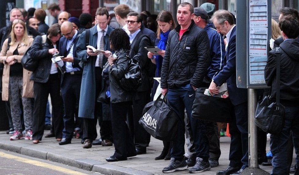 Bus queue