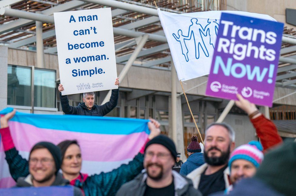 campaigners outside the parliament