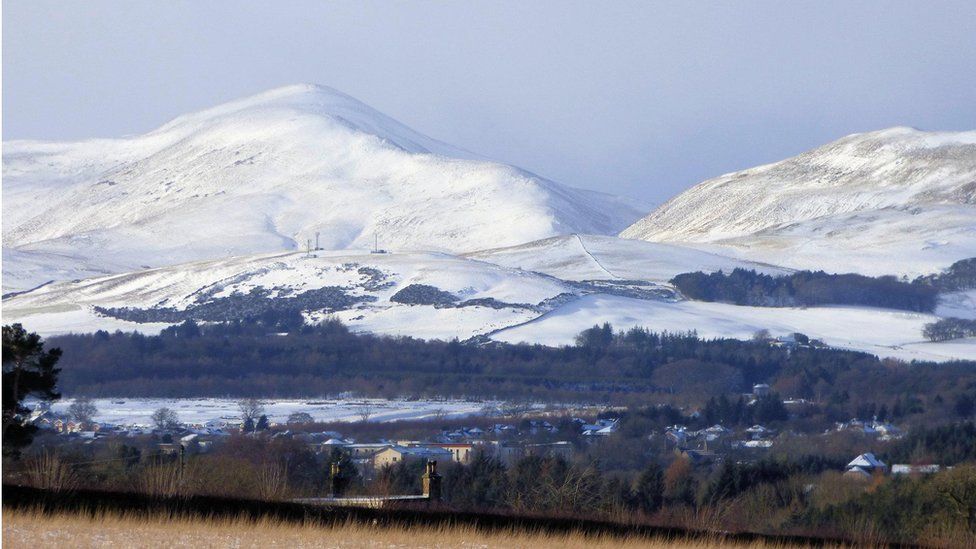 BBC weather watcher RBar sent this photo of the Pentlands from fields south of the Dalkeith to Penicuik cycle track, above Roslin