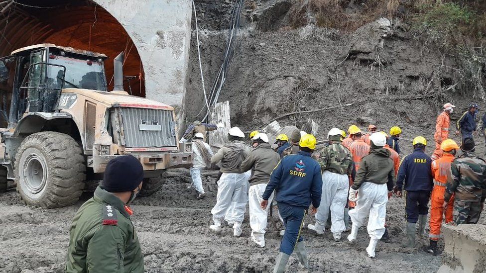 Recue teams at the entrance to the tunnel