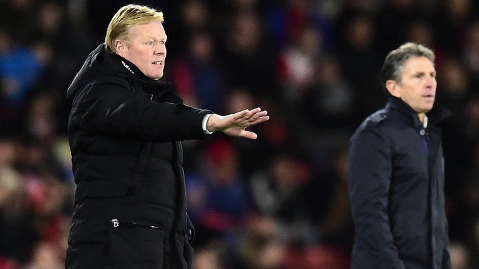 Everton manager changes 'red' Christmas tree after fans' complaints