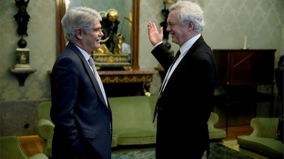 Spanish Foreign Minister Alfonso Dastis with David Davis in Madrid