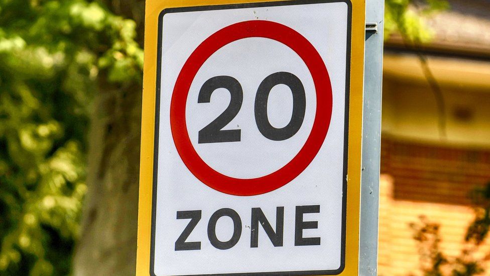 Crashes fall by a third after Edinburgh's 20mph limit introduced - BBC News