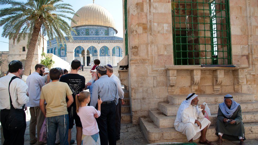 Jews and Arabs on the Temple Mount/Haram al-Sharif