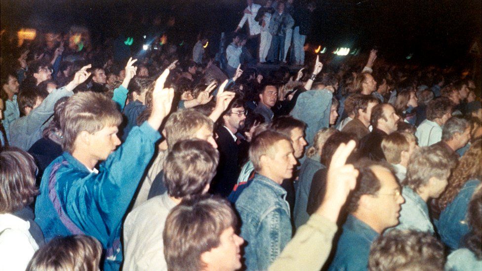 Leipzig Monday demonstration, 2 Oct 89