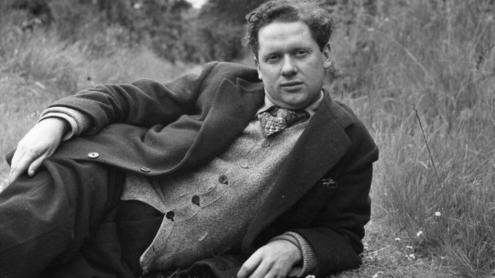 A different photo of Dylan Thomas, taken in 1946