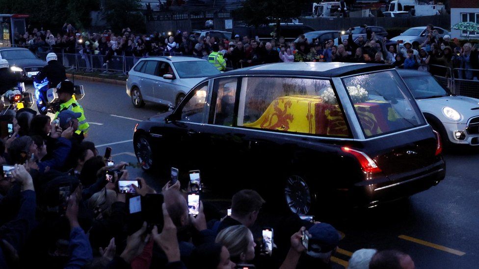 People watch the hearse carrying the coffin of Queen Elizabeth II