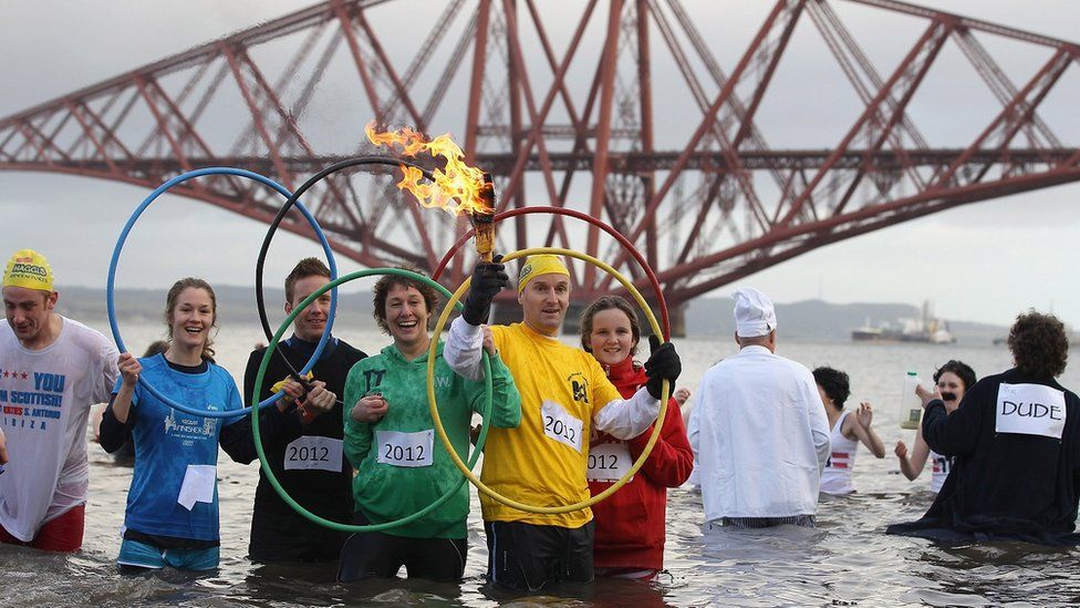 Loony Dook dropped by official Edinburgh Hogmanay event - BBC News