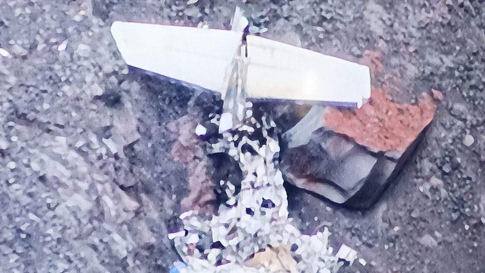 Wrack eines Cessna-Flugzeugs an den Hängen des Vulkans Mayon auf den Philippinen