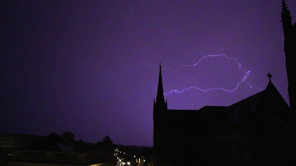 Dramatic Pictures Show West Midlands Storms - BBC News