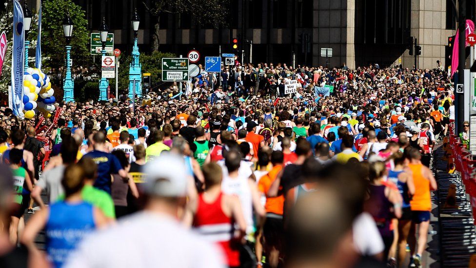 London Marathon using recyclable cups to cut plastic waste - BBC News