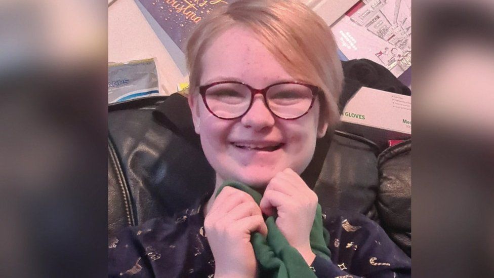 Vaping Ecigarettes have ruined my life, woman says BBC News