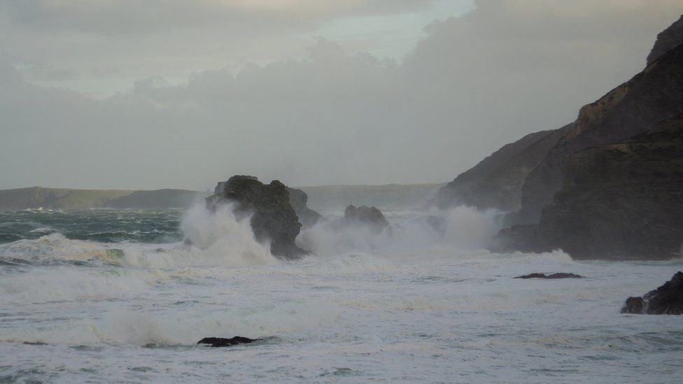 storm arwen stay away from devon and cornwall coast warning bbc news