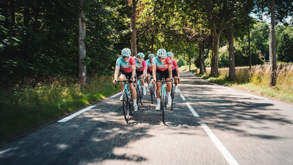 Lizzie Holden cycling with team Le Col - Wahoo