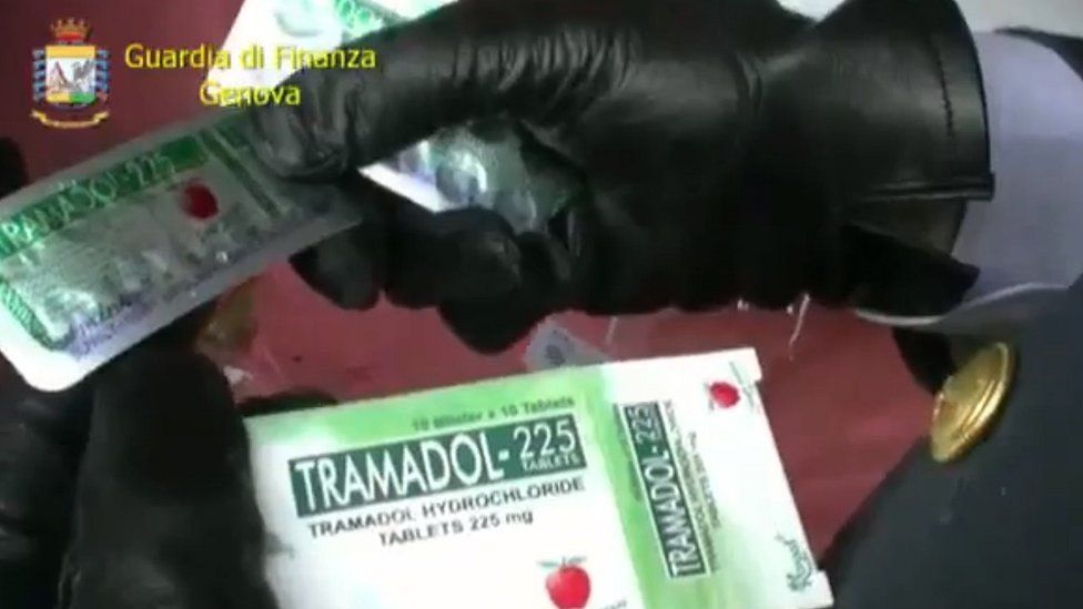 Italy's finance police display pills found in a consignment in Genoa (8 May)