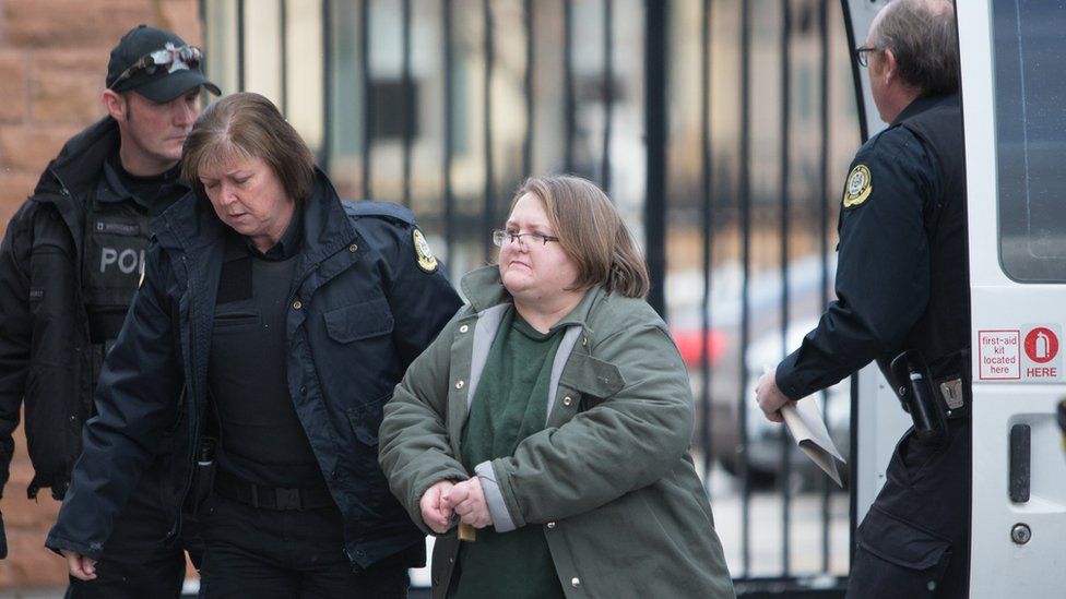 Elizabeth Wettlaufer being escorted into the Woodstock courthouse in January