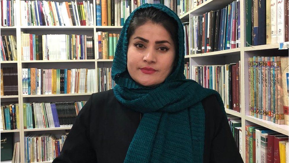 Laila Basim (photo taken in her library in November 2022)
