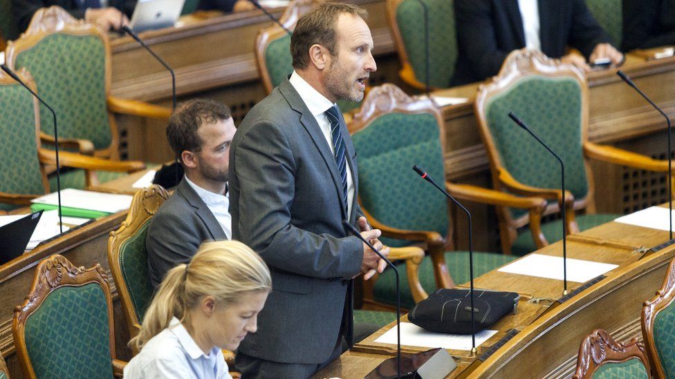 Мартин Лидегор в датском парламенте