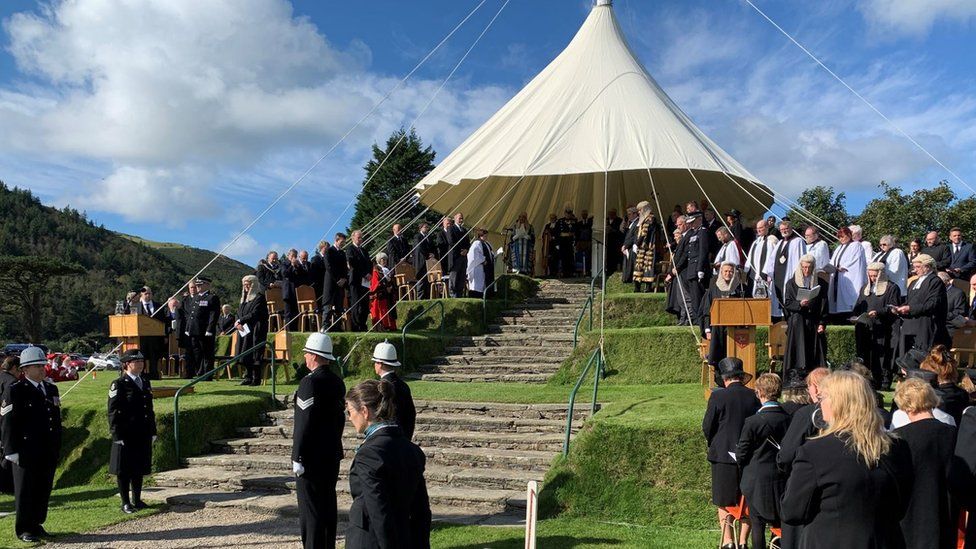 Queen Elizabeth II: Isle of Man businesses to close to mark monarch's