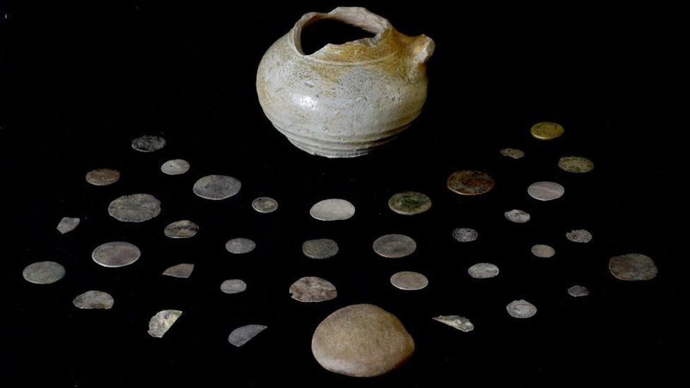 Pot and coin hoard