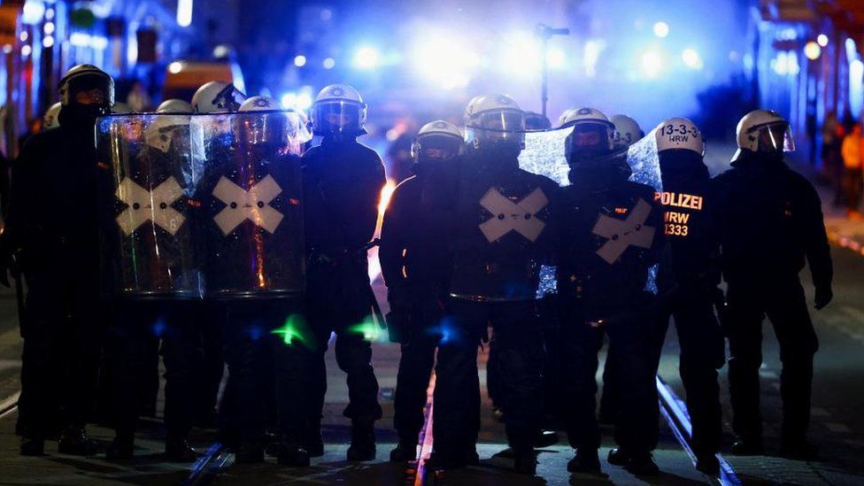 Violencia en Leipzig: Conflictos en la ciudad alemana por la condena a la mujer que atacó a neonazis