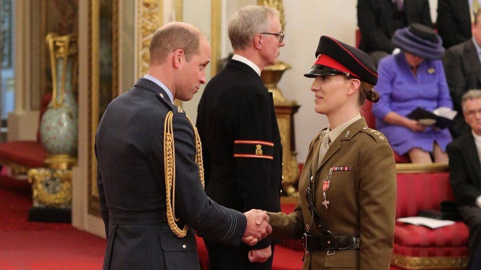 Hannah Graf receiving her MBE from Prince William for services to the LGBT+ community in the military in 2019