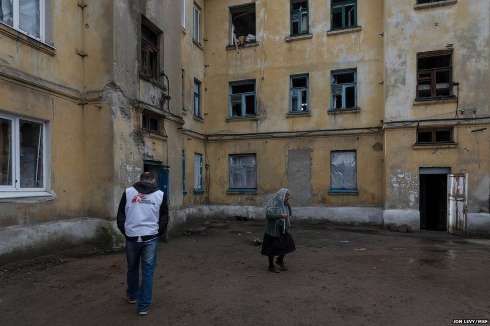 In pictures: The doctors of Debaltseve - BBC News