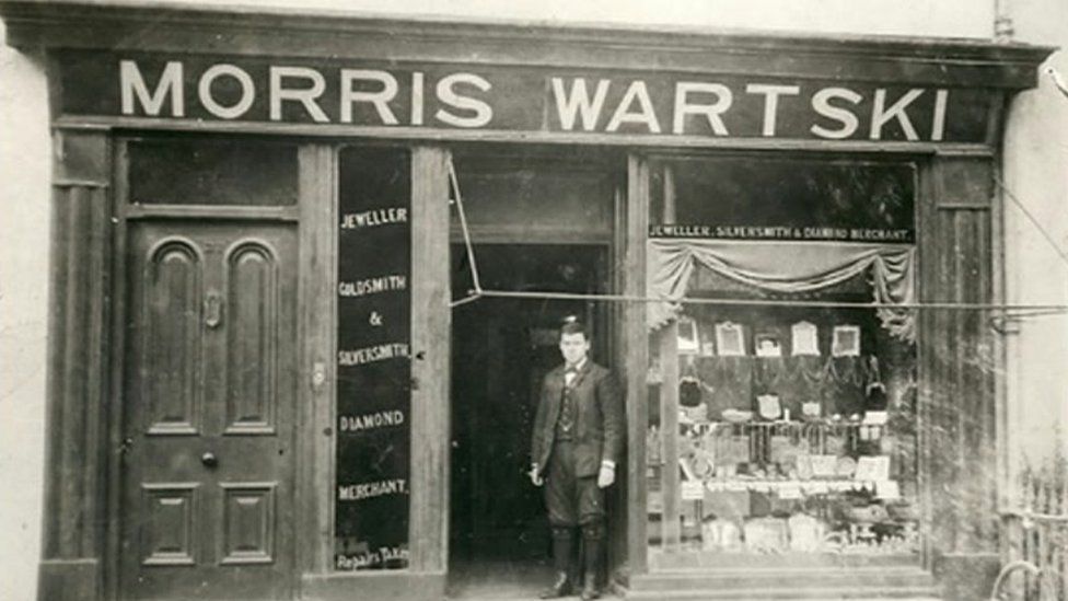 Old photograph of the Wartski shop in Bangor