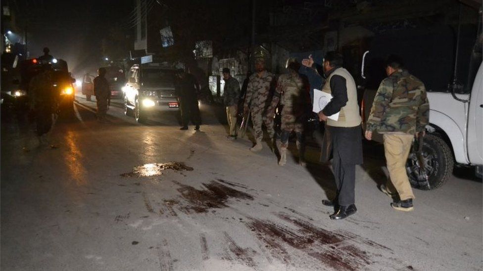 Pakistani policemen inspect the scene of a shooting in Quetta on November 19, 2016