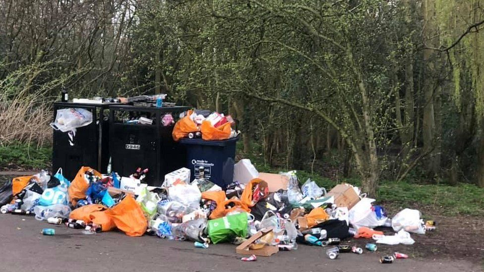 Overflowing bins in Heaton Park