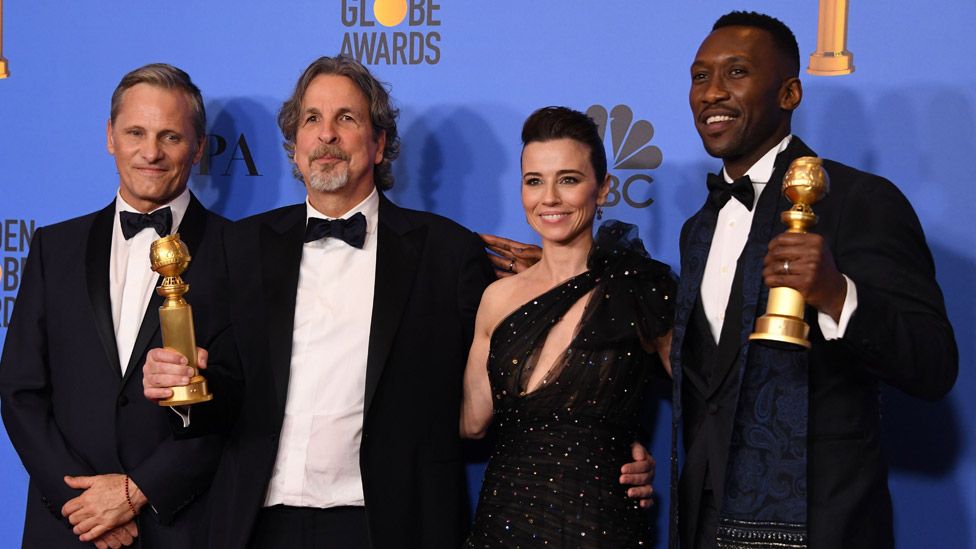 Green Book actor Viggo Mortensen, director Peter Farrelly, actress Linda Cardellini, and actor Mahershala Ali with their Golden Globes