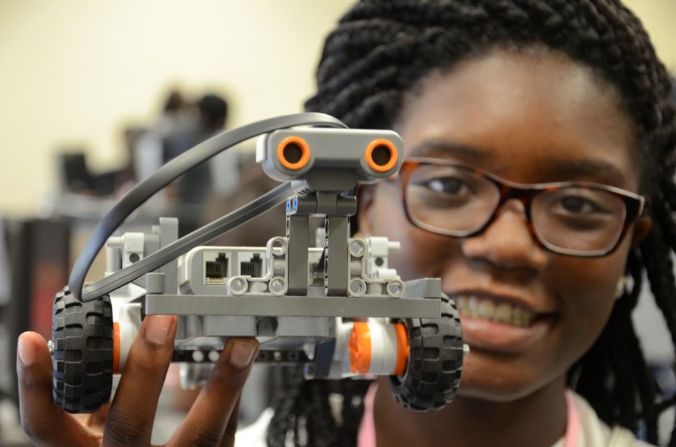 Anaya Neal with a Lego NXT robot at the Black Girls Code Memphis Robot Expo, 19/9/2015