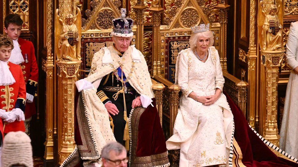 Mbreti Charles III dhe Mbretëresha Camilla gjatë hapjes shtetërore të Parlamentit