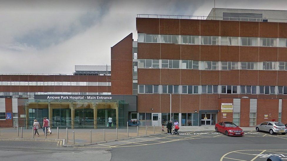 Chairman of Wirral University Teaching Hospitals Trust resigns - BBC News