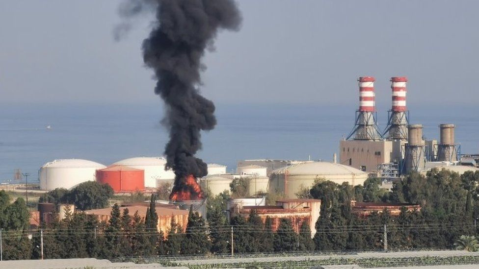 Fire at a petrol storage tank at the Zahrani Oil Installation in southern Lebanon (11 October 2021)