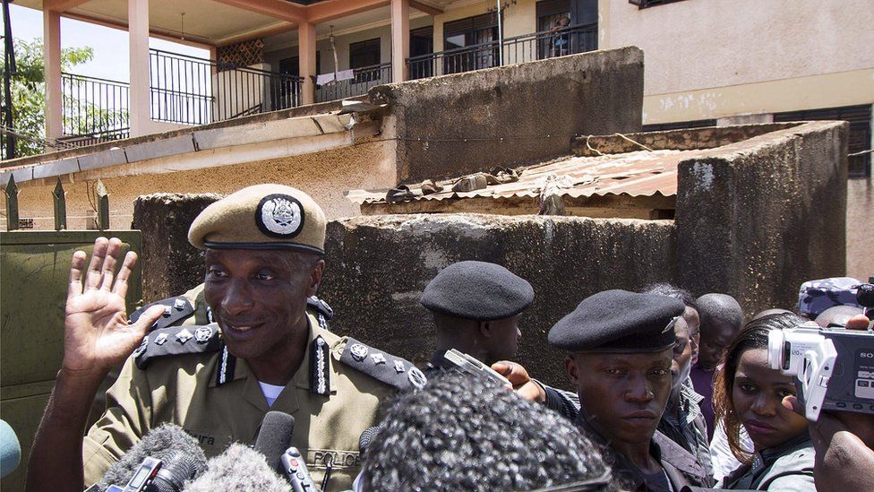 Ugandas Inspector General of Police, Kale Kayihura (L) addresses the press outside a building where five people were arrested in Kampala following a tip-off from local residents on April 7, 2015 suspecting them of alleged terrorist activity.