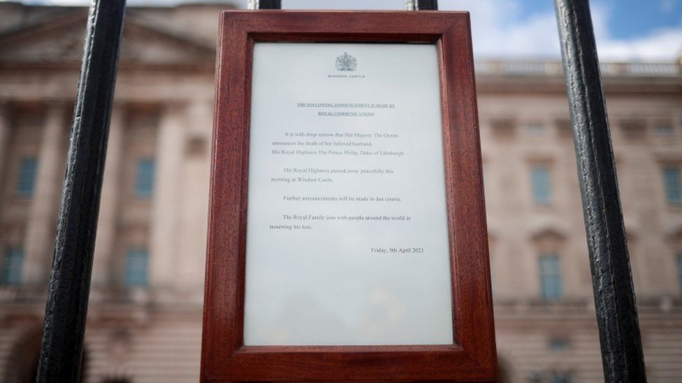 De aankondiging van het overlijden in Buckingham Palace