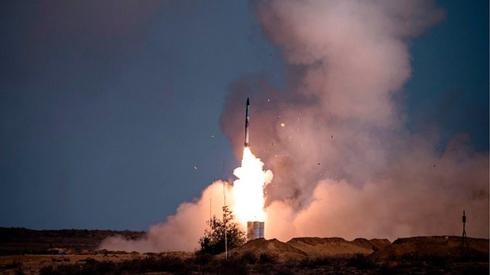 Запуск ракеты из ракетного комплекса С-400 по военной базе Ашулук на юге России 22 сентября 2020 г.