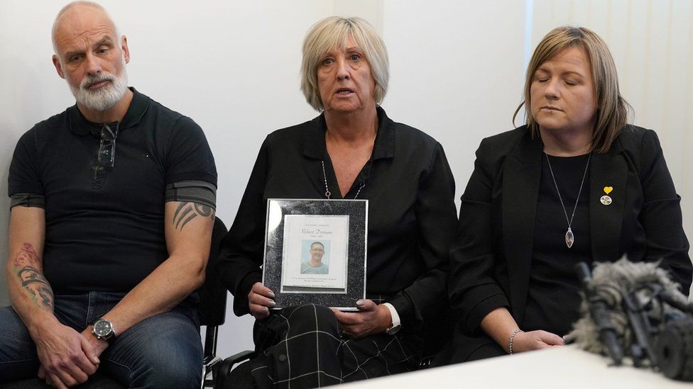 Elaine Johnston (centre) alongside Scottish members of the Covid-19 Bereaved Families for Justice group