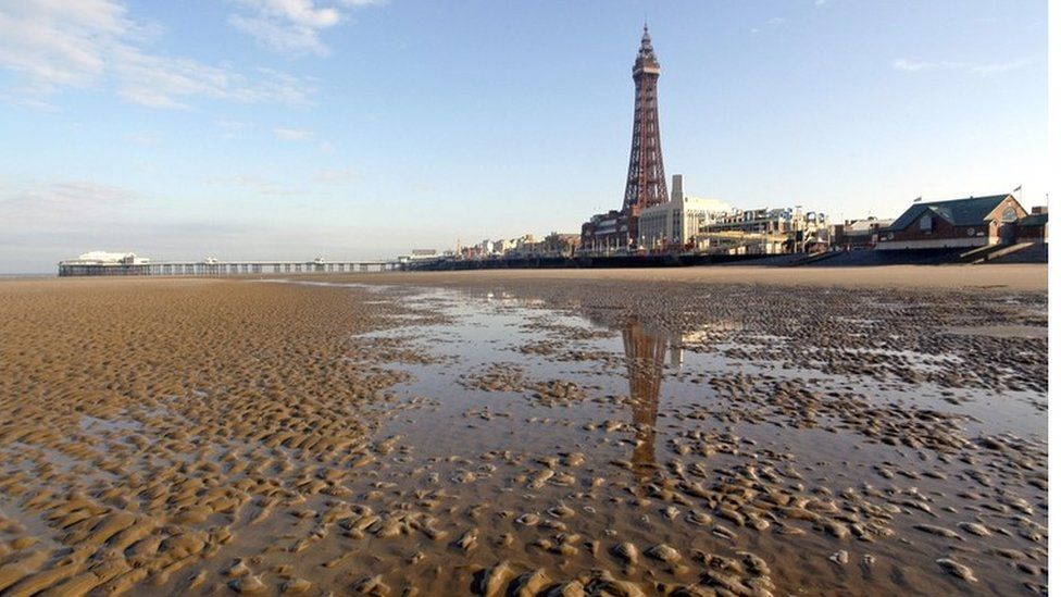 Blackpool Tower wins civil engineering heritage award BBC News