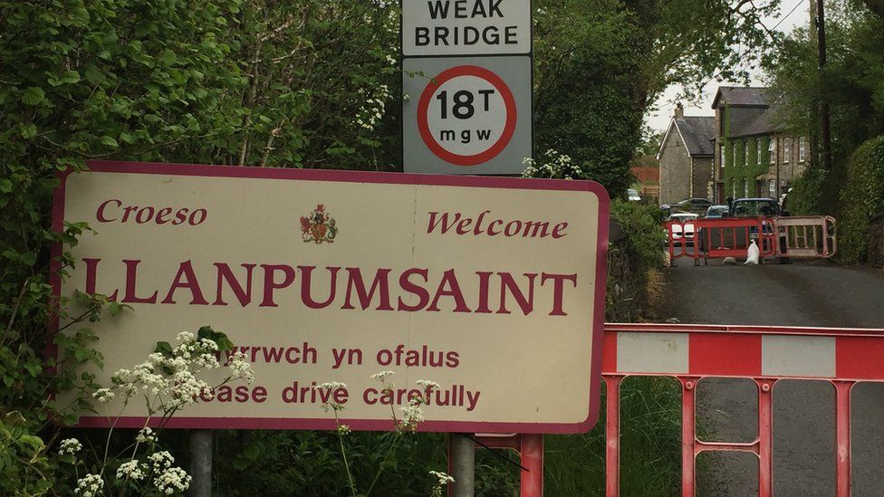 Sign for Llanpumsaint