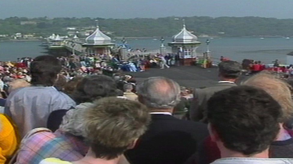 people looking at the pier at reopening in 1988