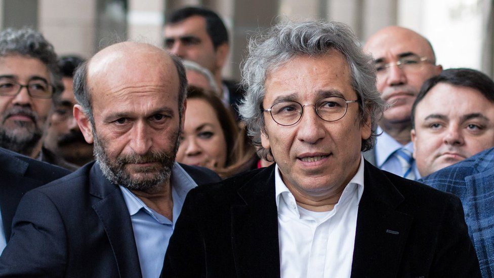 Can Dundar, the editor-in-chief of opposition newspaper Cumhuriyet, right, and Erdem Gul, the paper's Ankara representative, left, speak to the media outside a courthouse in Istanbul, Turkey, Thursday, 26 November 2015.