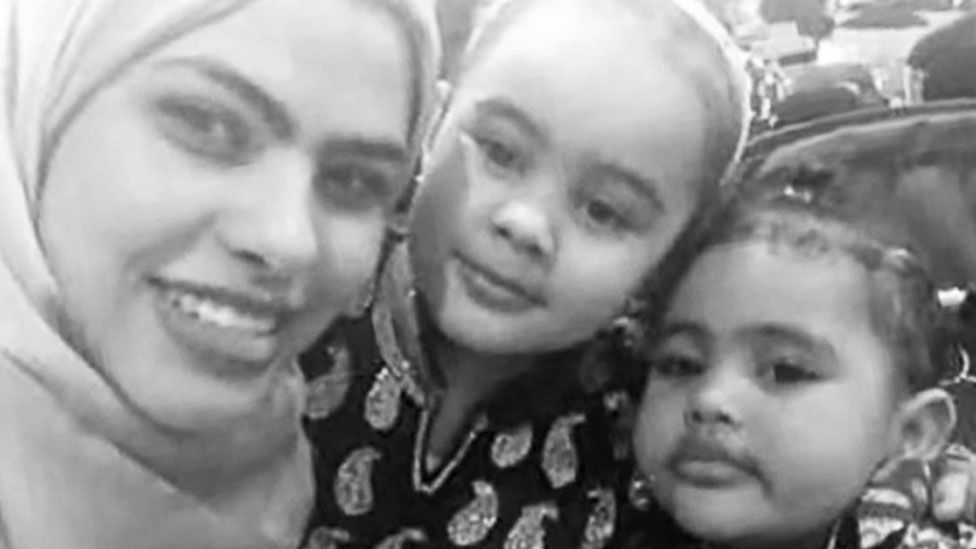 Rania and her daughters Fathia, 5, and Hania, 3