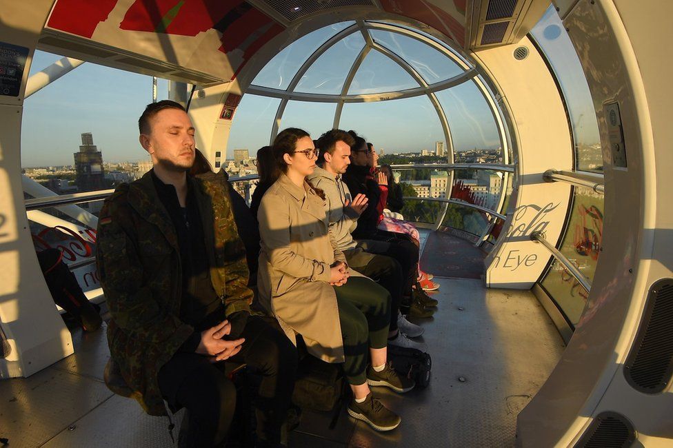 Londoners on the London Eye during the solstice sunrise