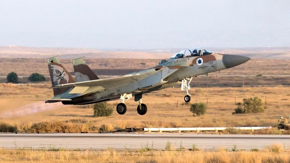 Israeli F15 takes off during an air show in the Negev desert (30 June 2016)