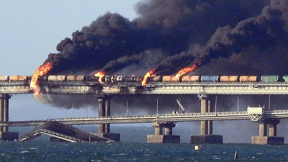 Tanker wagons ablaze on Kerch Bridge, 8 Oct 22