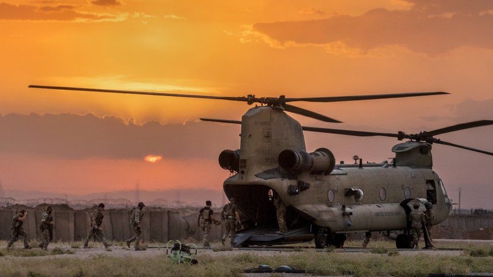 Chinook helicopter in Syria